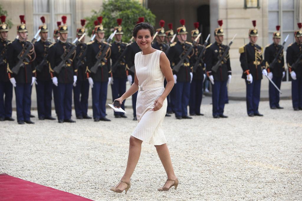 De la fetiţa care avea grijă de capre &icirc;n copilărie, la ministru al Educaţiei. Povestea femeii pentru care imposibilul nu există!