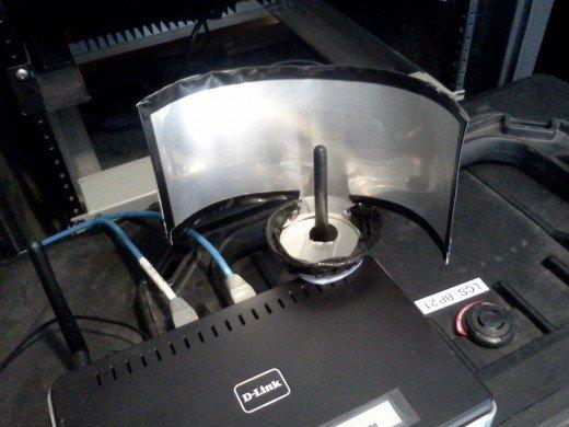 Cum &icirc;mbunătăţeşti semnalul Wi-Fi folosind numai o doză de bere