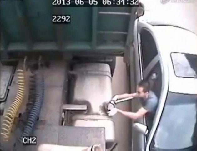 O nouă t&acirc;lhărie ia amploare pe şoselele din Rom&acirc;nia! MARE ATENTIE ! NU TE OPRI SUB NICIO FORMĂ!