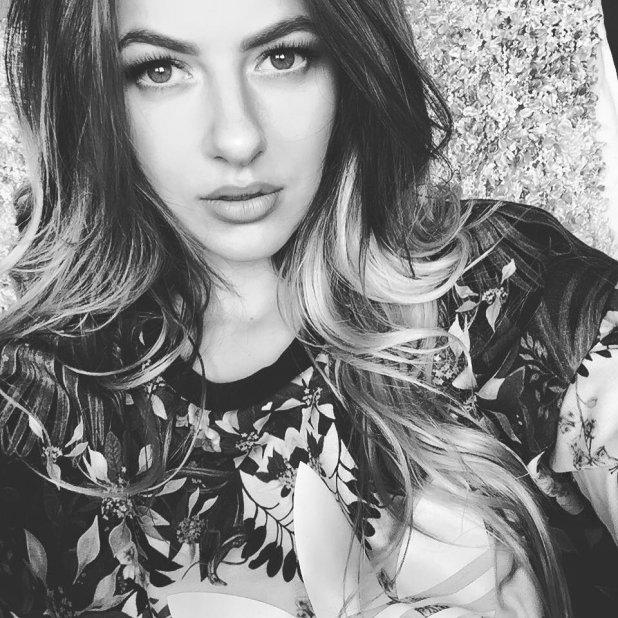 Poză de familie: Lidia, un "bublișor" adorabil! Cum arăta artista la cinci ani, &icirc;n mijlocul frățiorilor săi și al mamei!