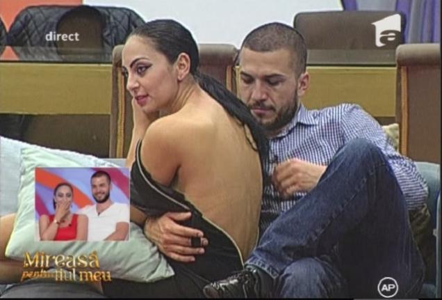 N-au mai rezistat regulii 25! Doi concurenţi de la "Mireasă pentru fiul meu", surprinşi &icirc;n ipostaze fierbinţi (VIDEO)