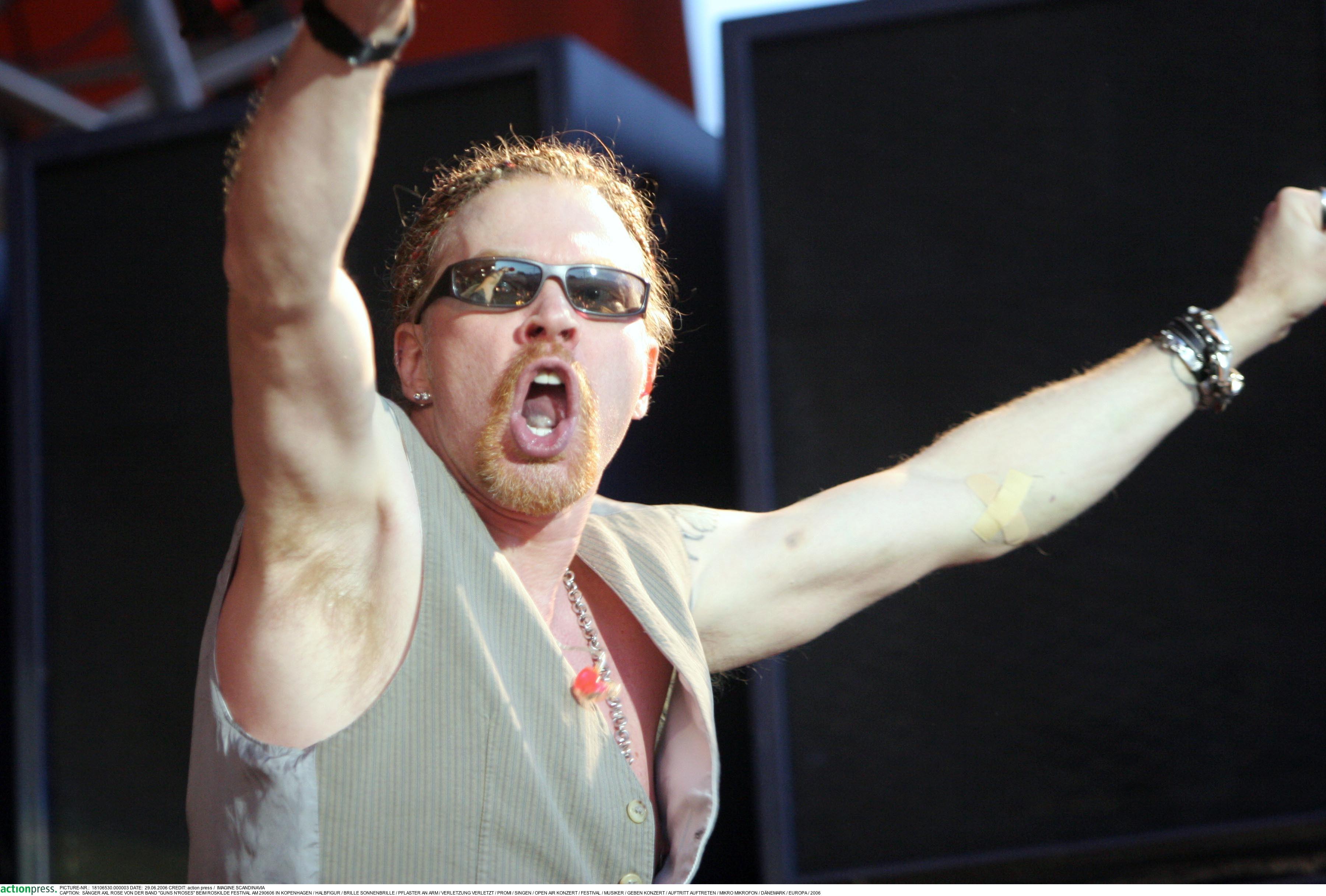 E oficial! Axl Rose este noul solist al grupului rock AC/DC