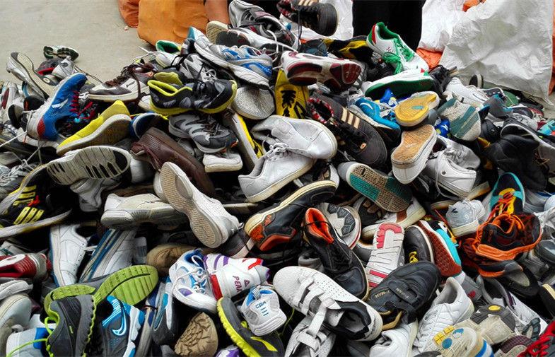 Cu ce se &icirc;ncălțau oamenii acum 10.000 de ani! Crezi că te-ai fi descurcat să mergi cu așa ceva?