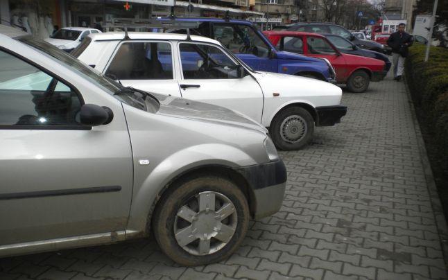 Ce faci dacă ți-ai găsit ocupat locul de parcare pe care-l plătești? E ilegal să-i ridici ștergătoarele! Noi avem o soluție mai bună!