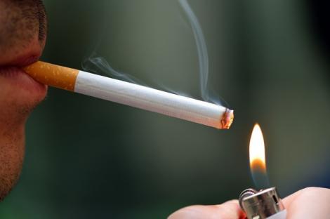 Medicii români sunt împotriva amendamentelor aduse Legii anti-fumat. „Oamenii mor din cauza țigărilor”