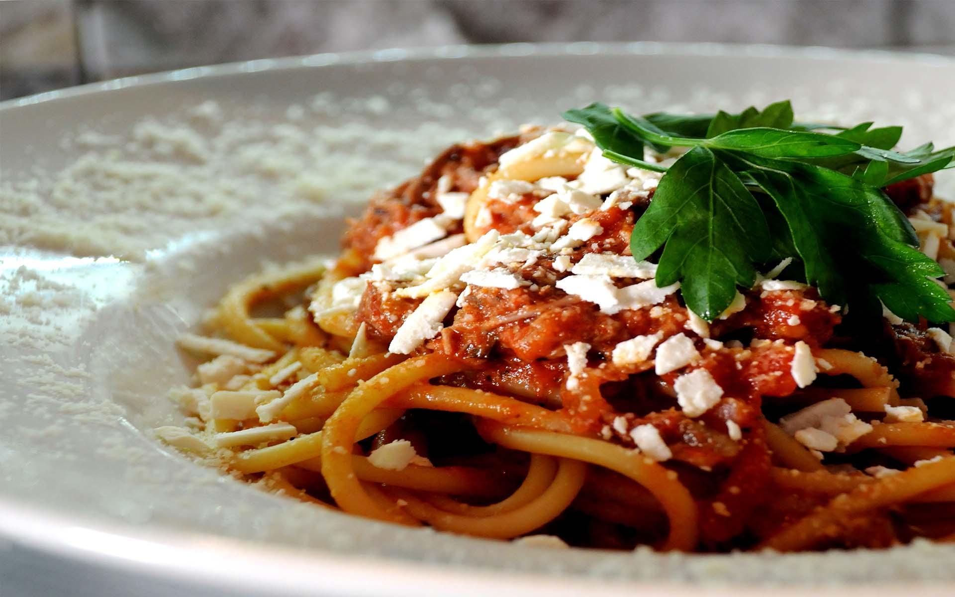 Ce se &icirc;nt&acirc;mplă dacă RE&Icirc;NCĂLZEŞTI pastele! Chiar nu ai fi crezut vreodată asta!