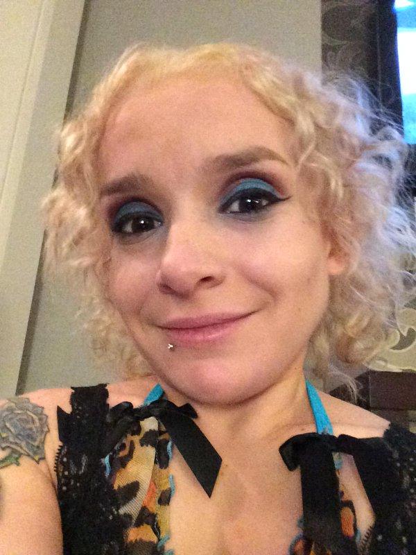 Are doar 60 de centimetri, dar rupe bara de striptease &icirc;n două: "Prietenul meu are 1,80 metri"