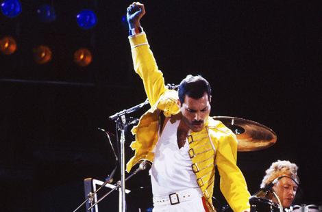 Ai cântat măcar o dată piesa „We will rock you”, dar nu te-ai gândit la asta! Cercetătorii au descoperit ceva neașteptat la vocea lui Freddie Mercury, solistul trupei Queen!