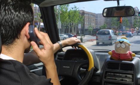 Va fi jale pe străzi. Românii care vorbesc la telefon în timp ce conduc vor fi depistați mai ușor de poliție!