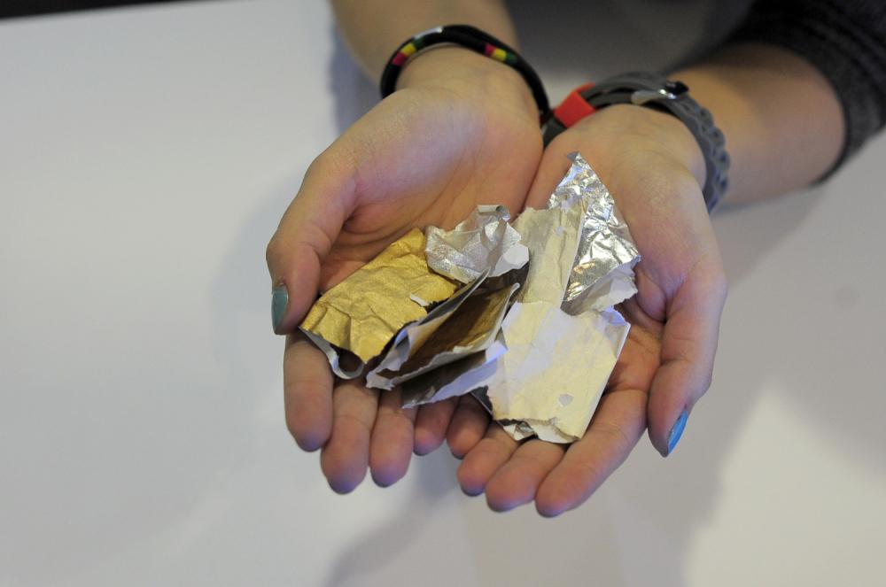 Toţi le aruncă! Dar uite C&Acirc;ŢI BANI poţi face din ele.. sute de euro