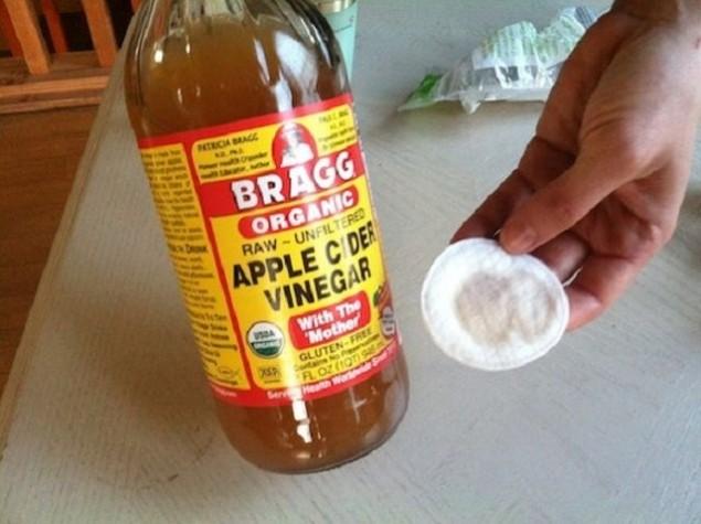 Tu ai &icirc;ncercat? Ce se &icirc;nt&acirc;mplă dacă &icirc;ţi dai cu OŢET pe faţă