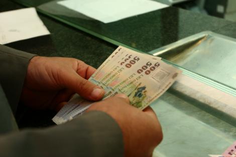 Veste uriașă pentru români! De la 1 mai vor da mai puțini bani! Ce facturi vor fi mai mici?