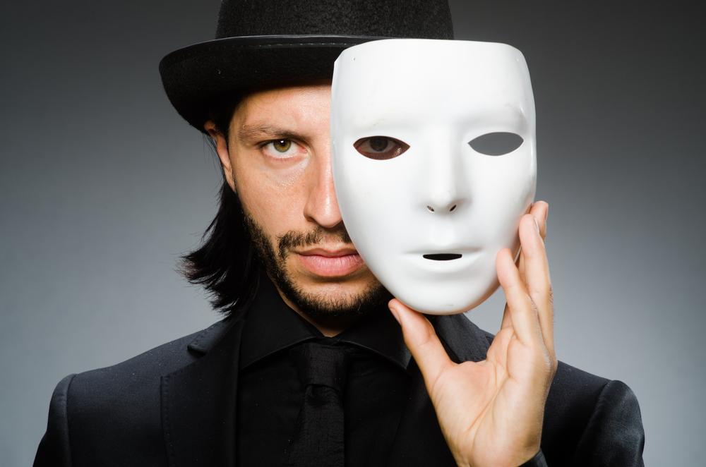 C&acirc;nd oglinda decide să te mintă! De ce unele persoane par mai bătr&acirc;ne dec&acirc;t sunt de fapt!