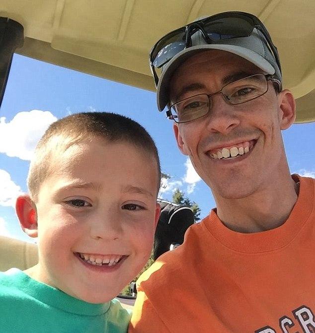 La un pas de o TRAGEDIE! I s-a rupt centura de siguranță c&acirc;nd se dădea &icirc;n rollercoaster. Gestul care i-a SALVAT viața