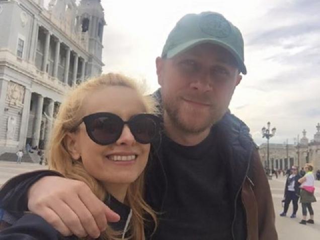 Foto! Aşa se relaxează Simona Gherghe după operaţia de peritonită! Prezentatoarea de la "Acces Direct" radiază