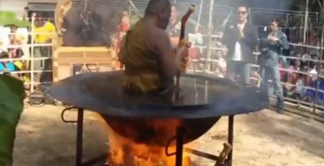 Lumea medicală este șocată! Acest călugăr shaolin a rezistat trei zile în ulei încins - VIDEO