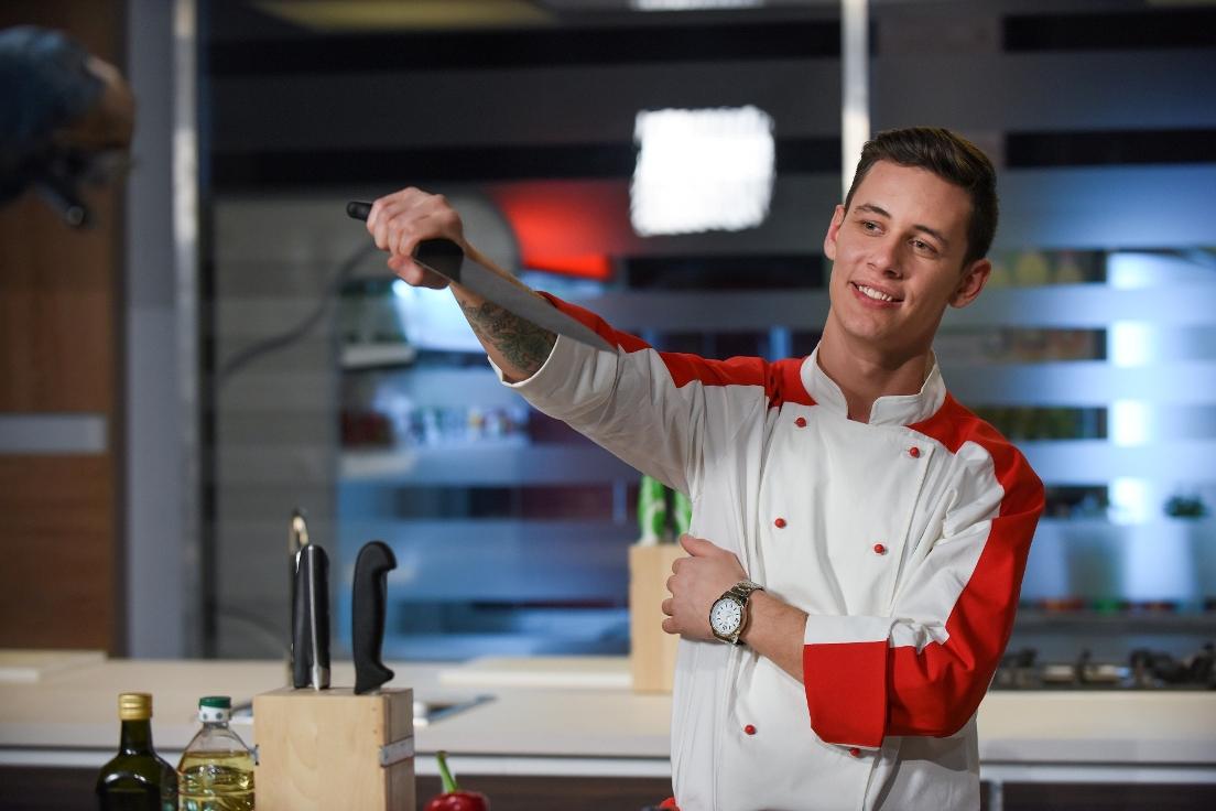 L-a vrut chef Dumitrescu, dar l-a luat chef Scărlătescu. Cine este Cătălin Banu, PRIMUL ales &icirc;n echipa roşie