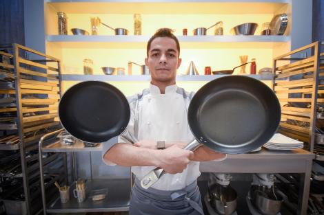 Din centrul de plasament direct în echipa lui chef Bontea. Cine este Alexandru Popa