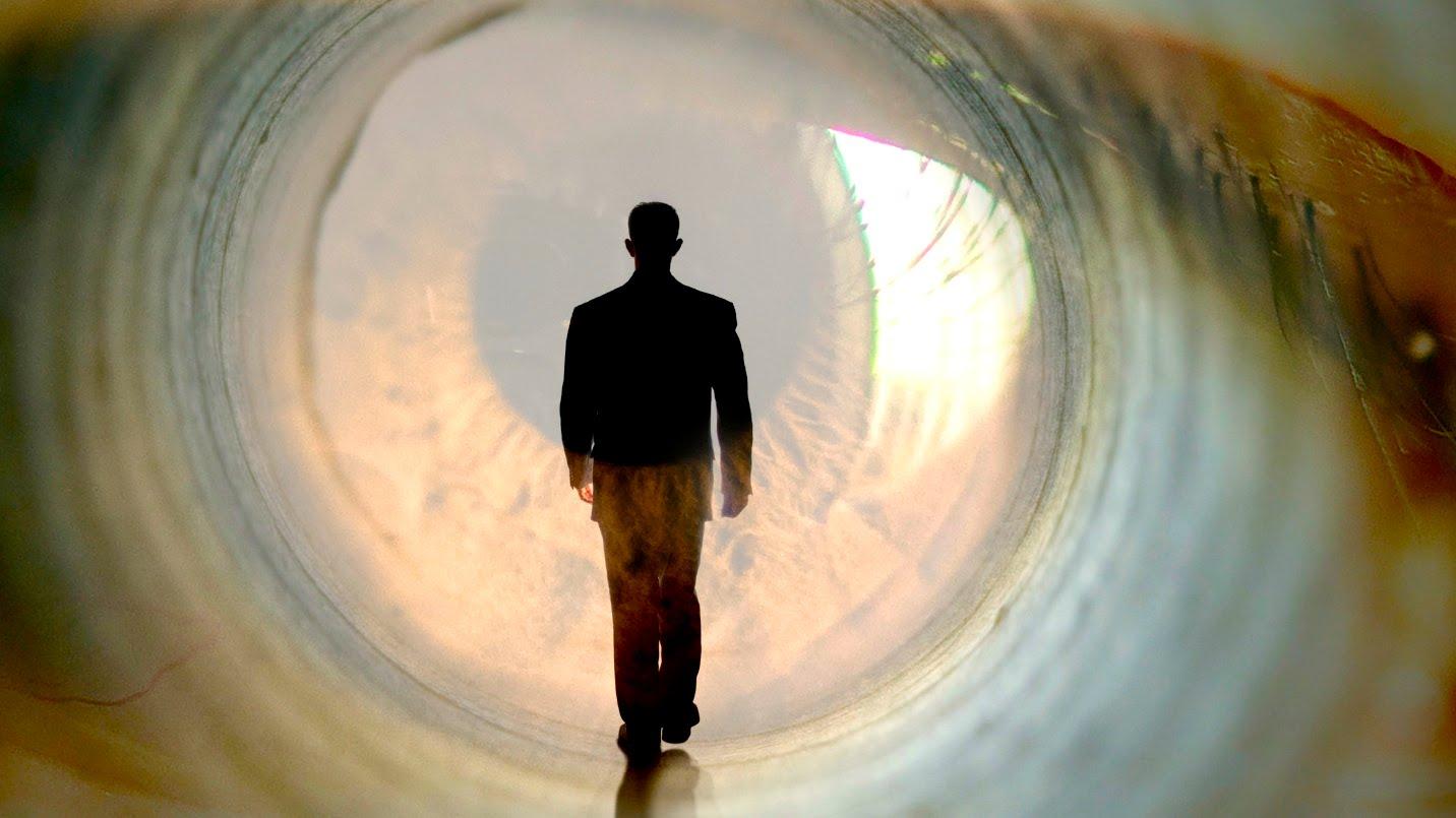 Cu 300 de lei, poți afla cum e să mori și să &icirc;nvii! Nu e umor negru englezesc, ci invenție chinezească: a fost creat primul simulator al morții!