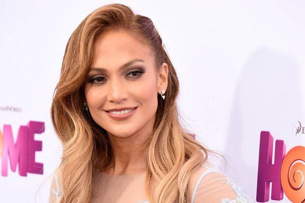 Ce tare! Jennifer Lopez le-a deschis ochii celor de la GOOGLE! Datorită ei avem, astăzi, motorul de căutare pentru imagni