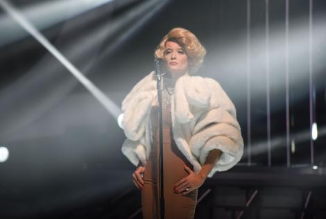 Anca Țurcașiu, crudă și rece, în rolul lui Marlene Dietrich, la „Te cunosc de undeva!”