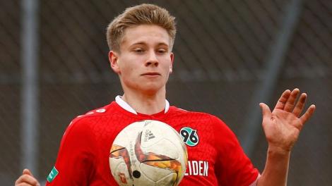 Niklas Feierabend, jucătorul echipei Hannover '96, a murit într-un accident de maşină. Avea doar 19 ani