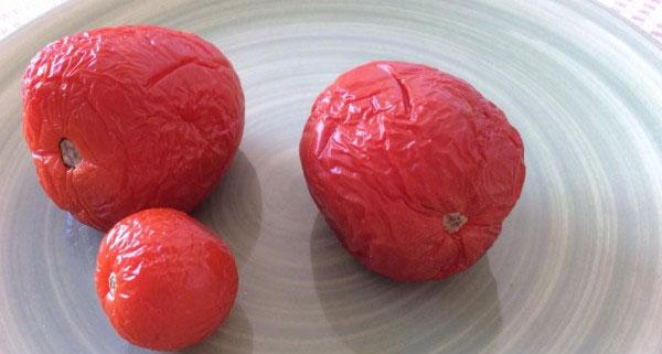 ATENȚIE! Roșiile care nu se strică. Așa arată după ce au stat două luni &icirc;n bucătărie. Te vei g&acirc;ndi de două ori &icirc;nainte să le cumperi