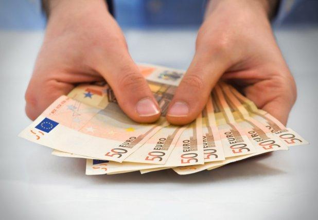 Cum să ai salariu de Președinte &icirc;n Rom&acirc;nia! Guvernul a anunțat JOBUL de 2.000 de euro pe lună! Se poate angaja oricine are cunoștințe &icirc;n acest domeniu