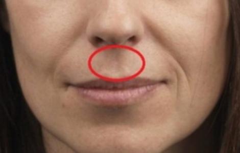 Consideră-te norocos dacă ai acest mic "şanţ" între nas şi gură! Ce semnifică