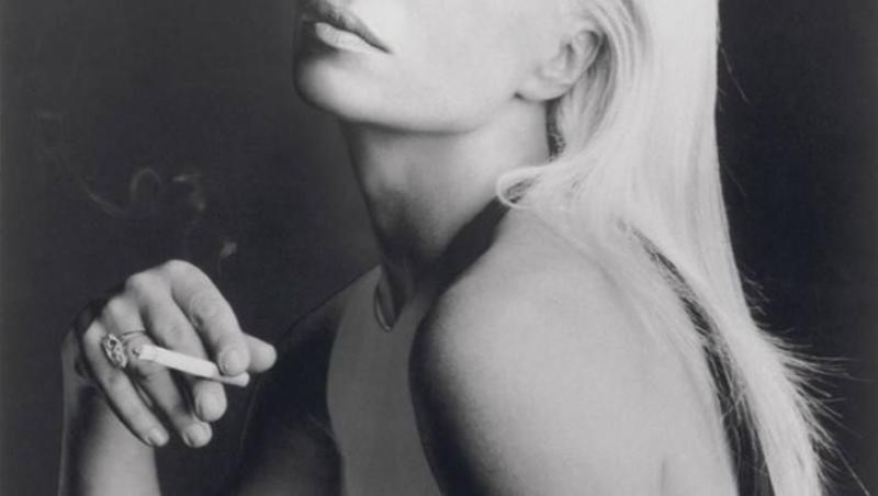 WOW! Frumusețe răpită de bisturiu! Cum arăta celebra Donatella Versace în tinerețe, înainte de operațiile estetice care au desfigurat-o