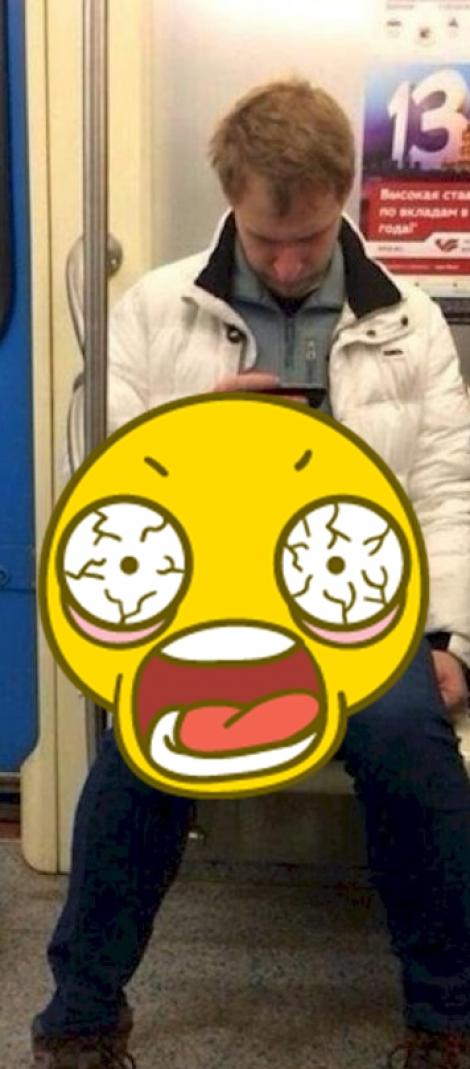 Foto WOW! Călătorilor nu le-a venit să creadă! Cum a fost surprins un bărbat la metrou