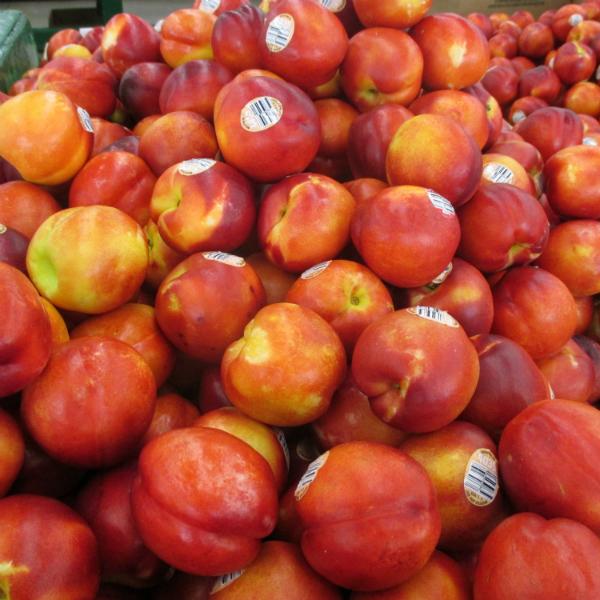 Alertă &icirc;n supermarketuri! E posibil să le fi cumpărat și tu! Ce au găsit inspectorii &icirc;n caisele și nectarinele provenite din Turcia