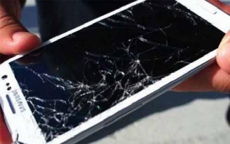 Cum să lipești ecranul spart al telefonului mobil. Cea mai simplă soluție!