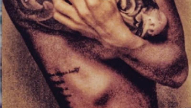Imagine INCENDIARĂ! Roxana Vancea și-a arătat TOATE tatuajele: Ipostaza nud, în oglindă, face senzație pe net