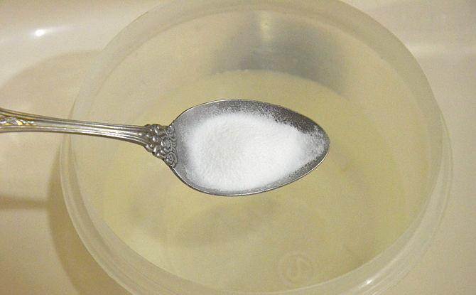 Ce se &icirc;nt&acirc;mplă cu părul tău, dacă pui bicarbonat &icirc;n șampon? Este un truc adorat de toate femeile frumoase