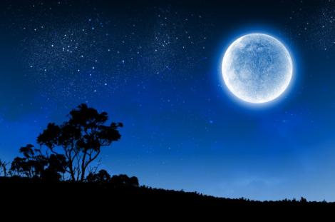 Vești bune pentru astronomi. Fenomenul „Luna Albastră” va fi vizibil pe data de 21 mai
