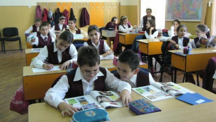 "Istoria recentă a Rom&acirc;niei", o nouă disciplină opţională pentru liceeni