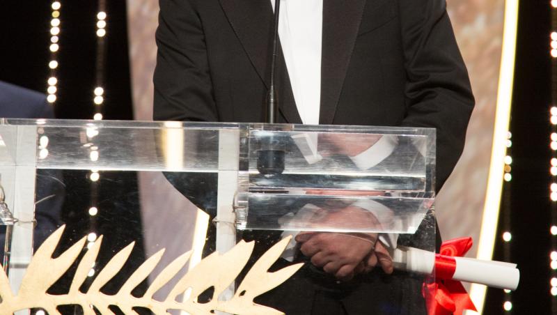 Imaginile succesului! Cristian Mungiu aduce un nou trofeu de la Cannes: Cineastul român, răsplătit cu premiul pentru regie