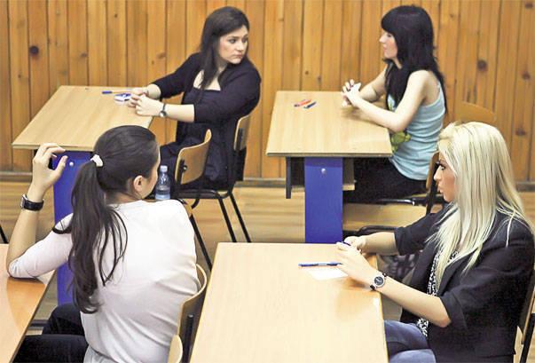 Olimpicii susţin proba scrisă la matematică şi Istorie de la sesiunea specială a Bacalaureatului