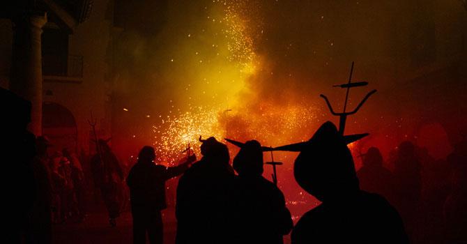 Imagini de groază &icirc;ntr-un parc din Onești! Manifestări sataniste &icirc;n plină zi