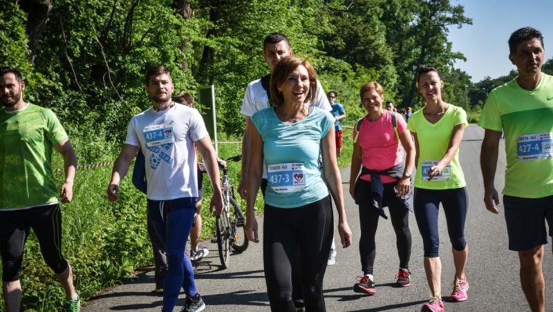 FOTO! Carmen Iohannis a alergat la semimaratonul de la Sibiu! Prima Doamnă a atras toate privirile