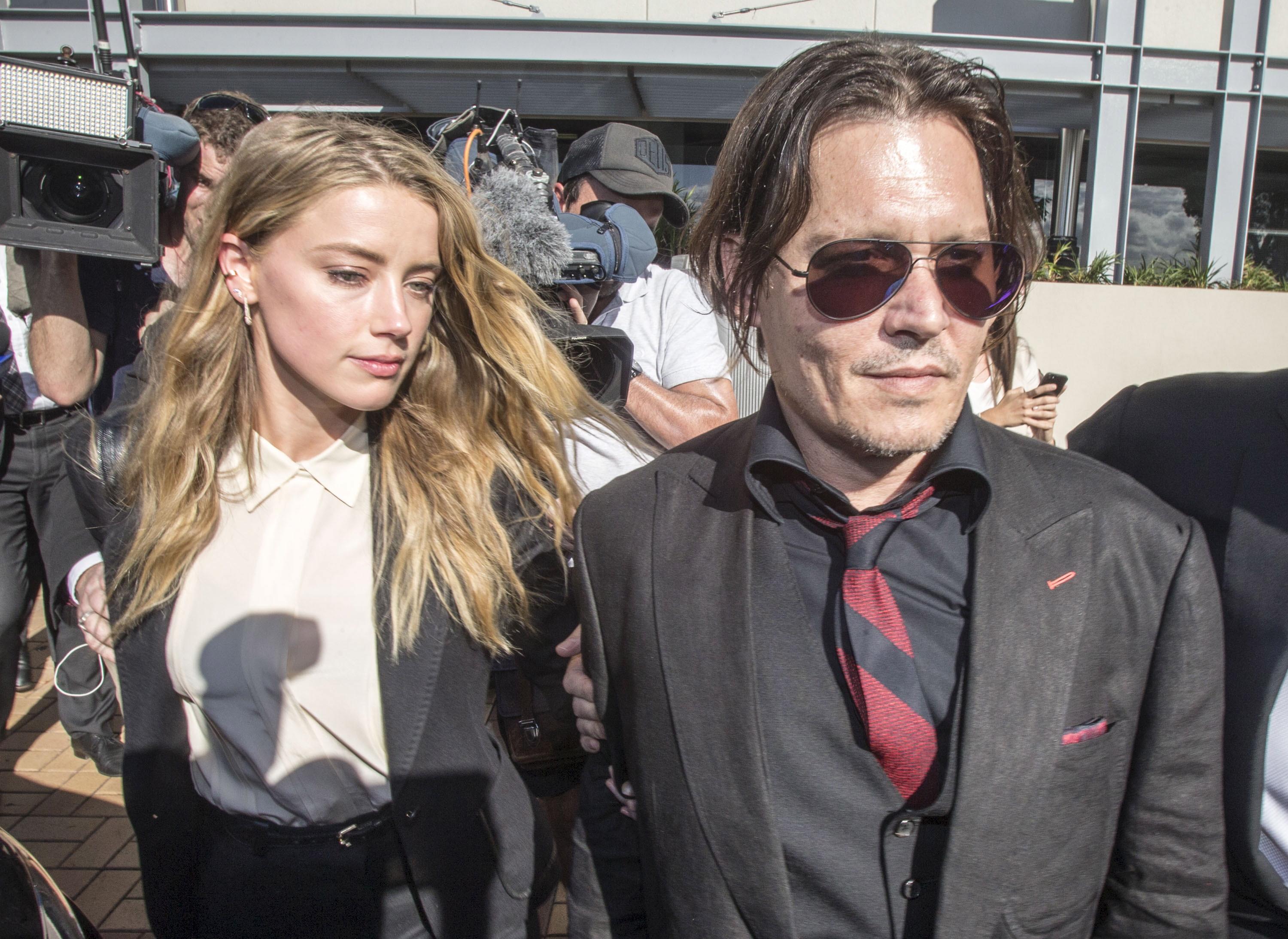 Johnny Depp, apărat de cei dragi! Acuzaţiile de violenţă conjugală sunt "FALSE"!