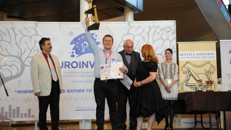 Răzvan Mărcuș, câștigătorul marelui premiu de 10.000 de lei oferit de Fundația Dan Voiculescu în cadrul EUROINVENT