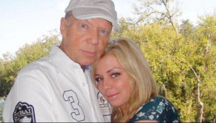 &Icirc;și iubea enorm soțul, dar după un mariaj de 13 ani, acesta a murit. &Icirc;n timpul &icirc;nmorm&acirc;ntării femeia i-a aflat marele secret