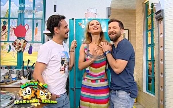 C&acirc;t de romantic!? Amintiri cu miros de flori de salc&acirc;m! Flavia și Dani, secretele primului lor sărut franțuzesc! "Dani, stripteoză, mă?"