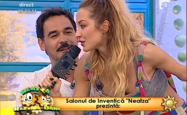 Gata, s-a terminat șmecheria! Ce s-a &icirc;nt&acirc;mplat atunci c&acirc;nd Flavia a &icirc;nceput să facă karaoke &icirc;n direct