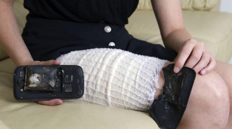 Și tu &icirc;ți &icirc;ncarci telefonul noaptea? Ai putea să te alegi cu răni grave. Ce a pățit t&acirc;nărul din imagine