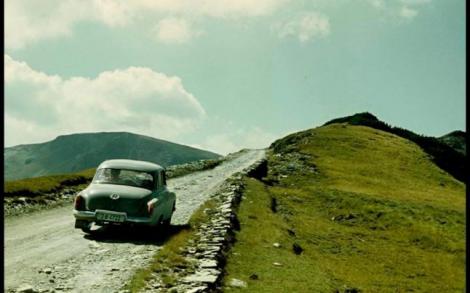 Imagini inedite cu Transalpina acum 50 de ani. "Drumul Regelui" sau cel mai înalt din România, construit de familile de localnici din zonă
