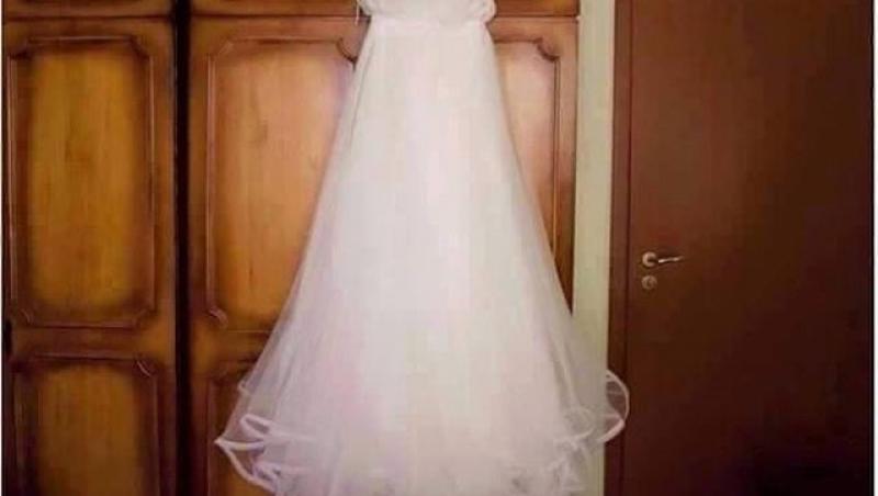 FOTO! A vrut să-si vândă rochia de mireasă și a dat acest anunț! Ceea ce a scris femeia a făcut deliciul internauților: 