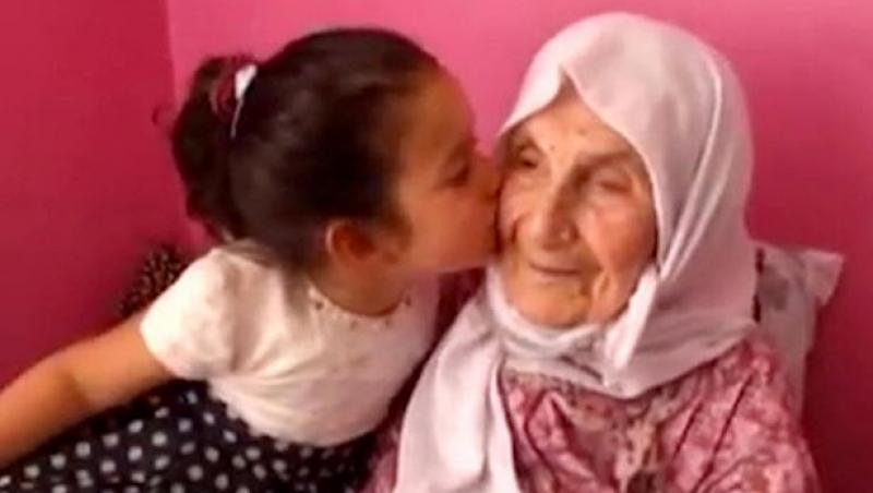 O bunică de 111 ani a dezvăluit secretul unei vieți lungi! Ce sfat prețios dă celor 120 de nepoți ai săi!